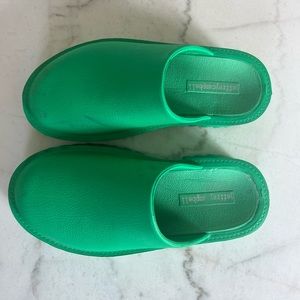 Jeffrey Campbell Clogge Clog in green size 8